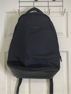 Incase Black Polyethylene backpack 09t-02023715